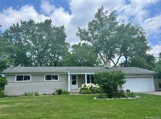 28164 Kendallwood Dr, Farmington Hills, MI 48334