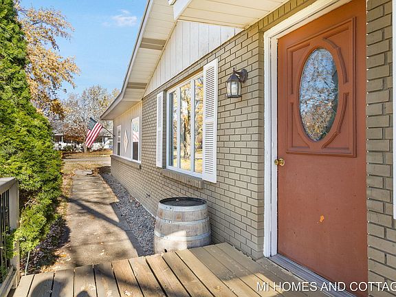5th image of 654 Jasmine Dr