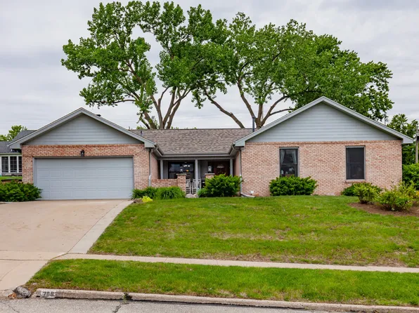 766 34th Pl, West Des Moines, IA 50265