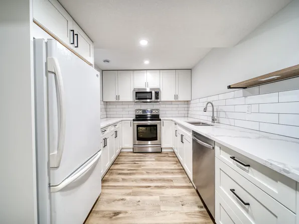 5808 Dalridge Hl NW, Calgary, AB T3A 1L9