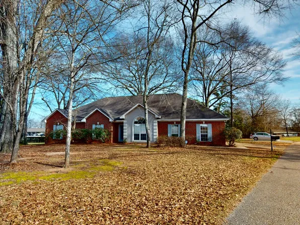 44 Grand Oaks Blvd, Millbrook, AL 36054