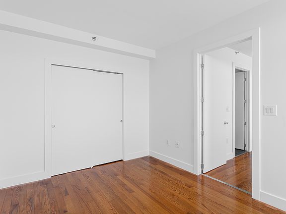 4th image of 12-22 30th Ave Unit Penthouse 5a
