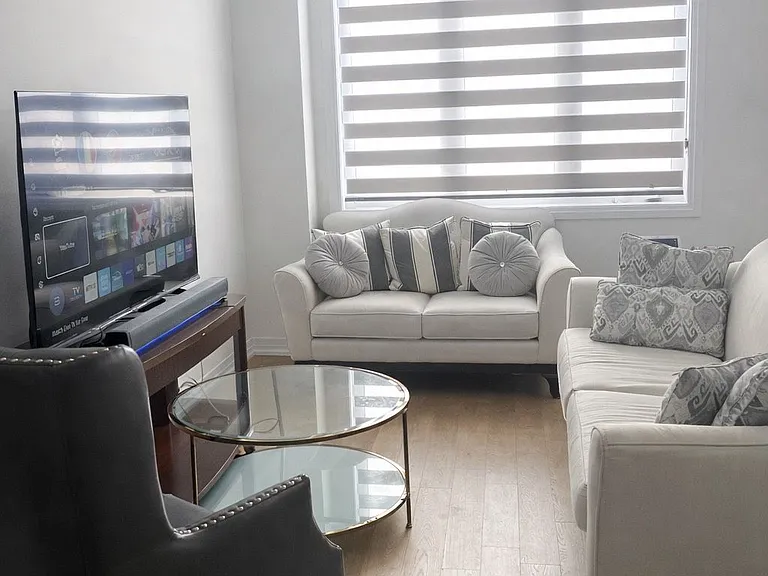 39 Niagara Dr — Photo 2