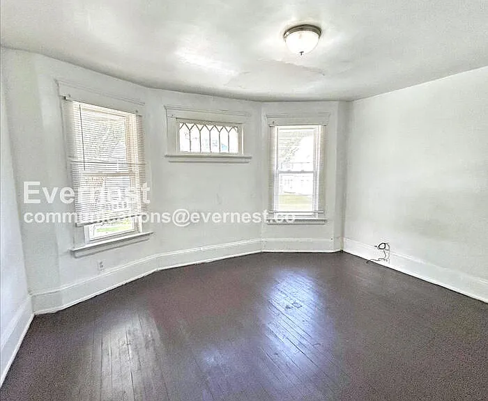 2213 E 82nd St — Photo 18