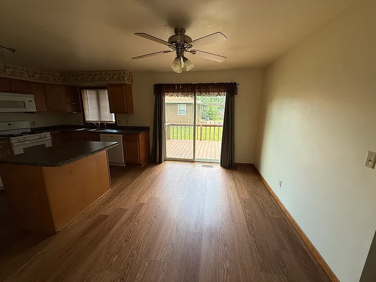 1519 Almond St SW — Photo 6