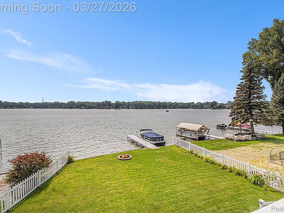 3rd image of 3174 Nisbet Rd