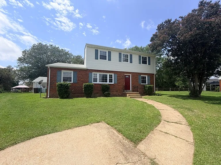 506 Mansfield Dr — Photo 2