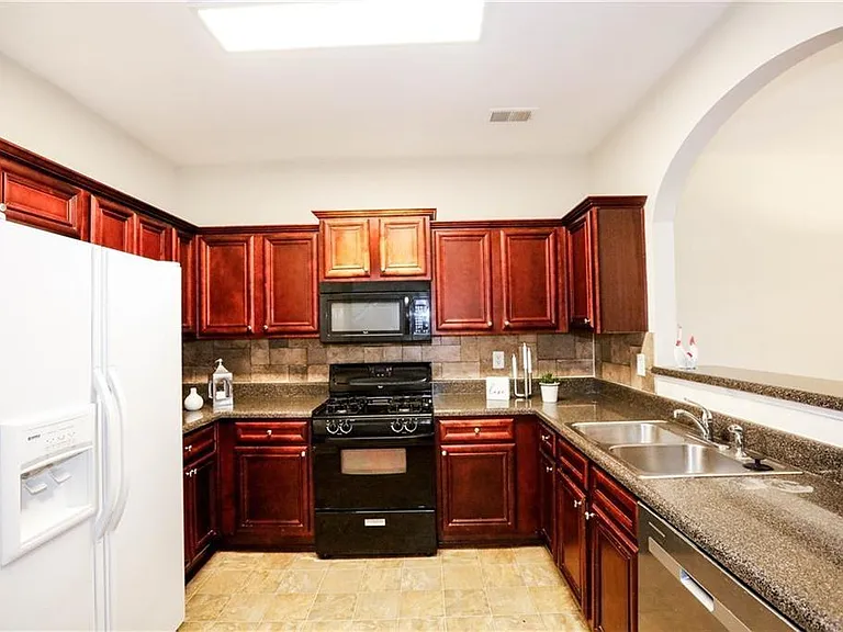 1187 Kendrew Pass — Photo 10