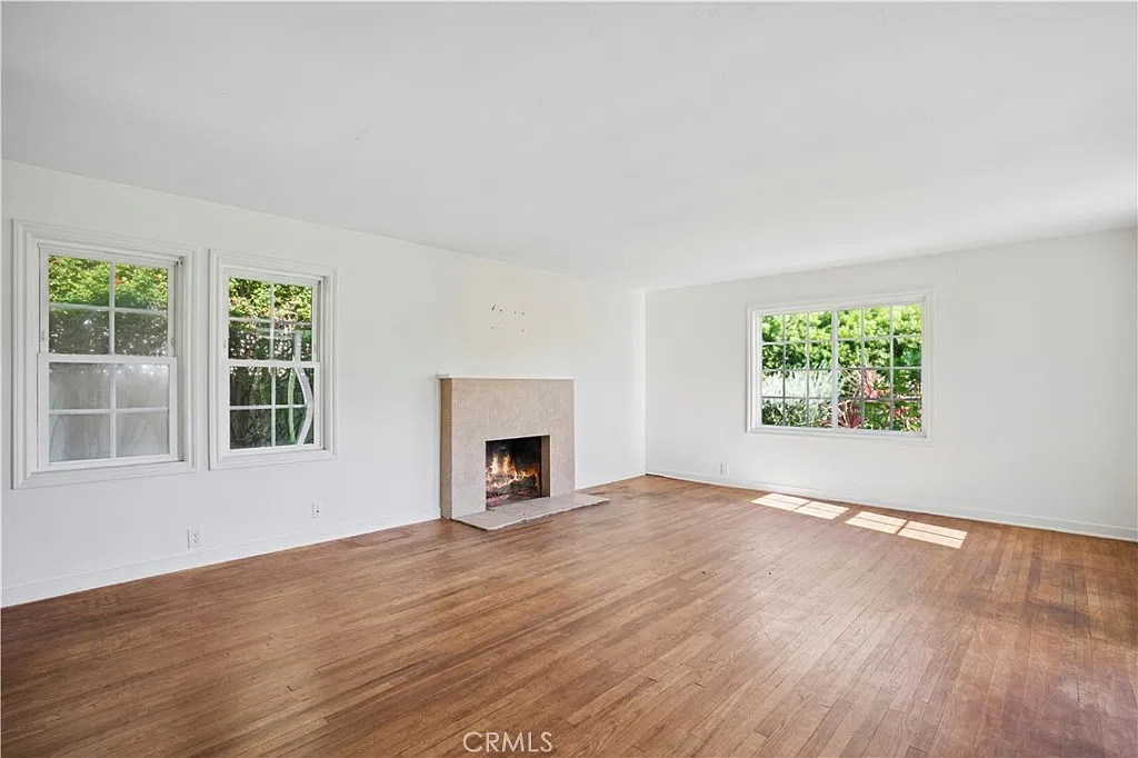 2 bed, 960 sqft, $4,995 — Photo 2