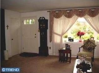 104 Governors Dr, Wallingford, PA 19086