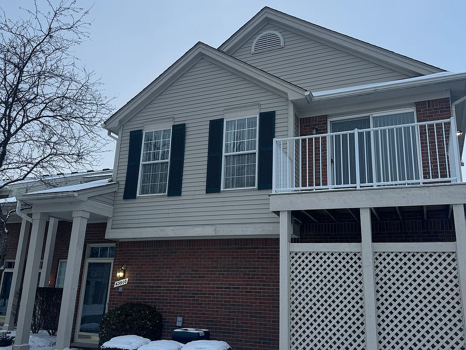 1st image of 43900 Elm Dr