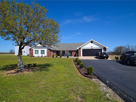 3rd image of 2449 W Perry Rd