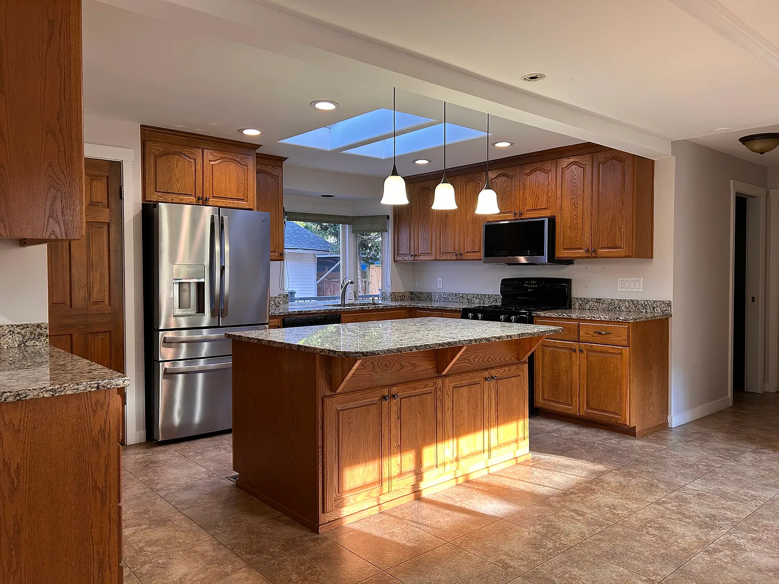 2 bed, 1321 sqft, $3,000 — Photo 3
