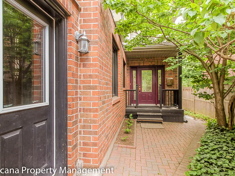 437 Riverdale Ave — Photo 2