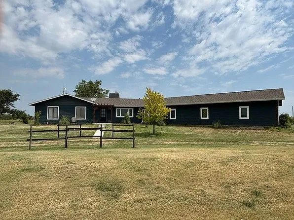 10588 Lariat Rd, Dodge City, KS 67801