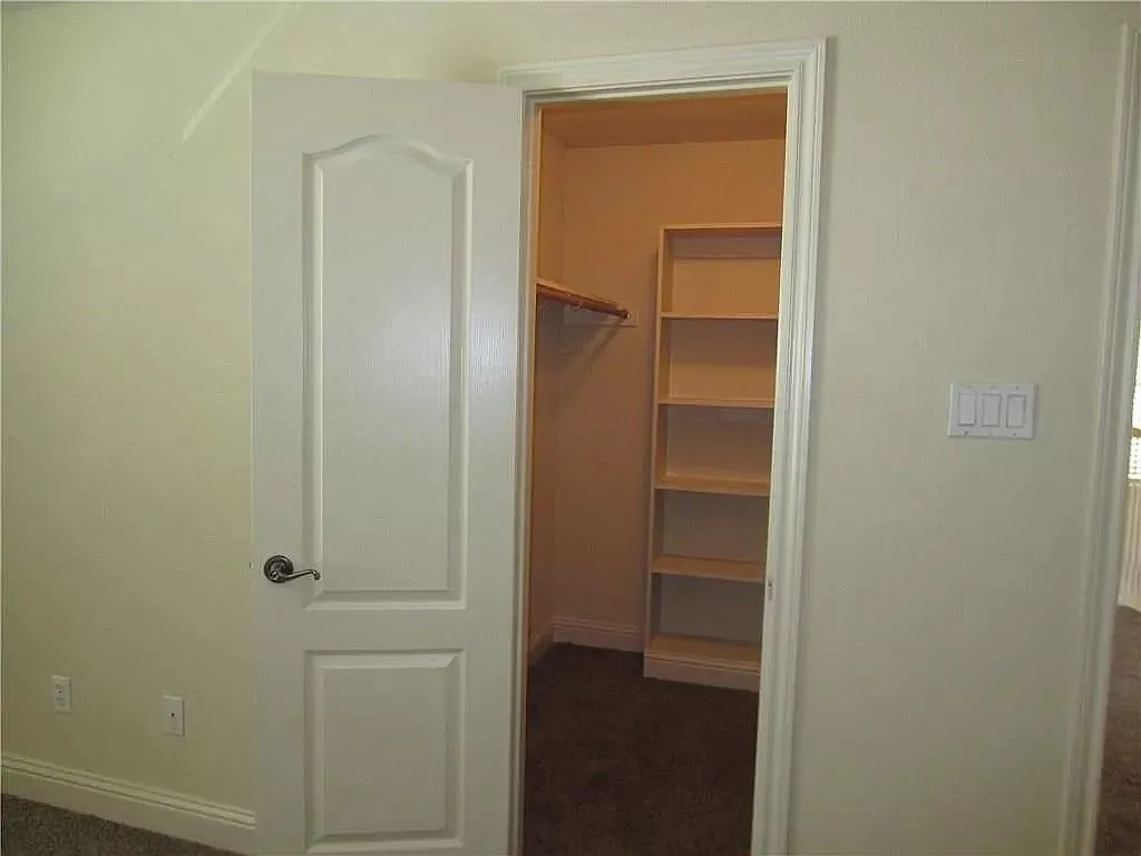 3 bed, 1684 sqft, $2,400 — Photo 3