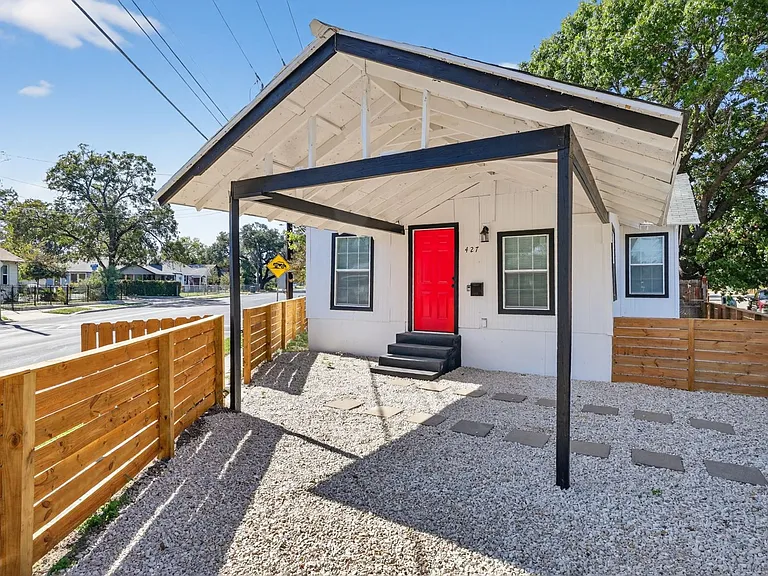 427 Floyd Ave — Photo 1