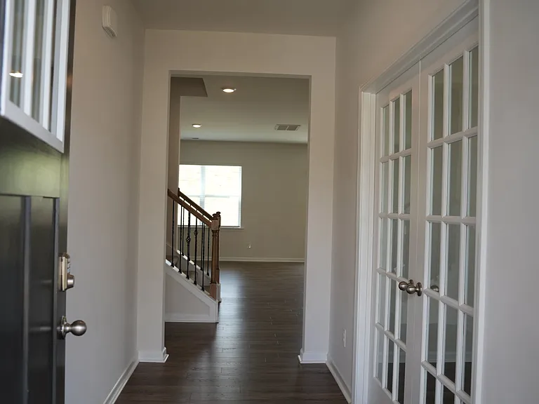 670 Hollyrose Cir — Photo 4