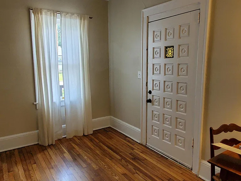 4527 Lawnview St — Photo 6