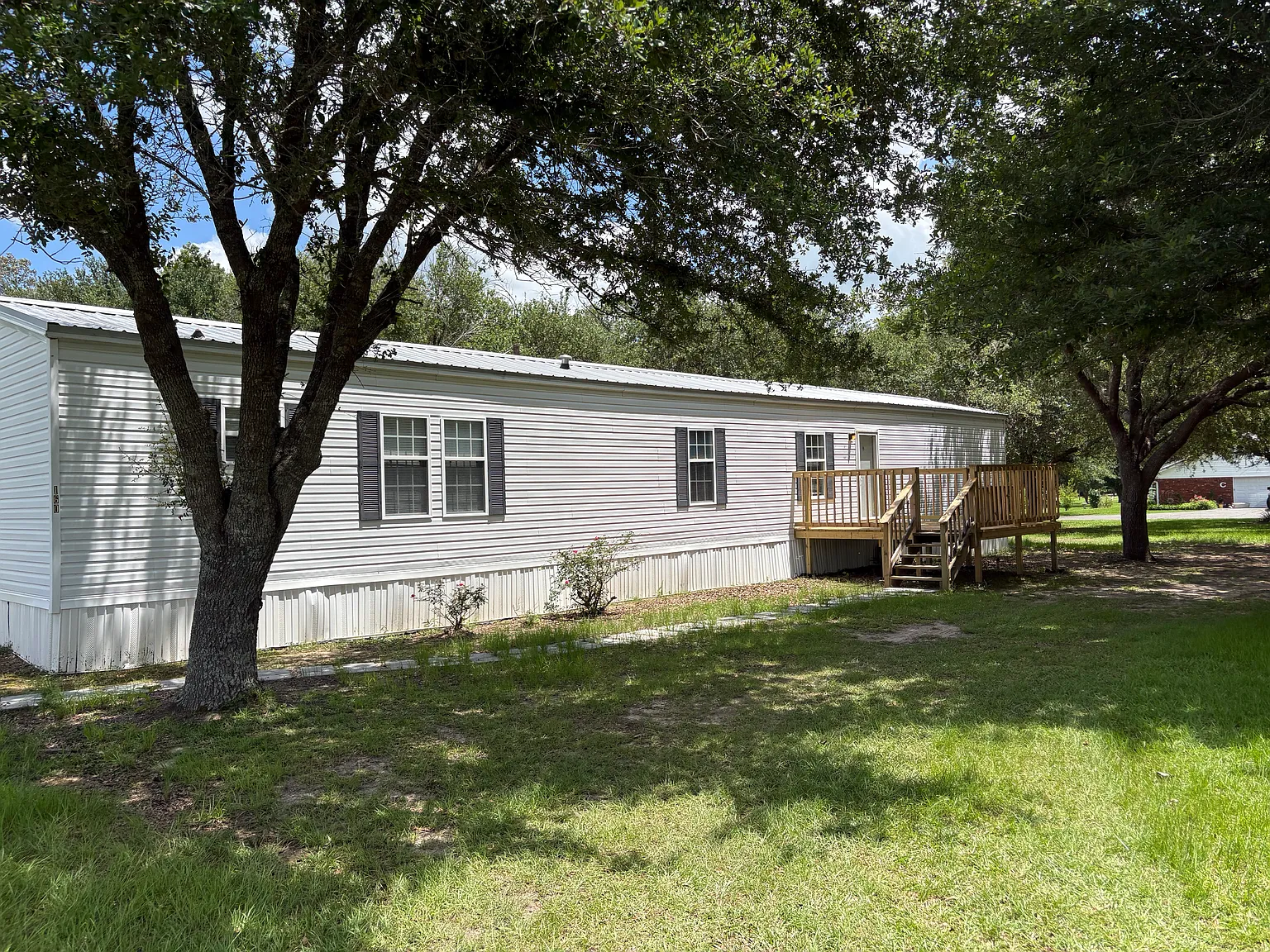 3 bed, $1,300 — Photo 1