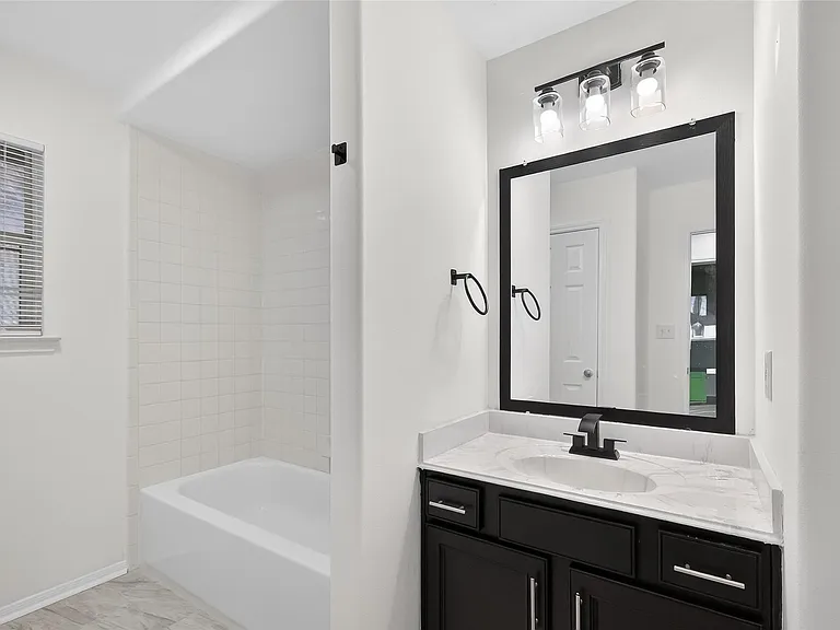 15807 Sonoma Park Dr — Photo 30