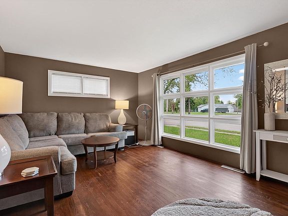 4th image of 1841 CHESTNUT STREET