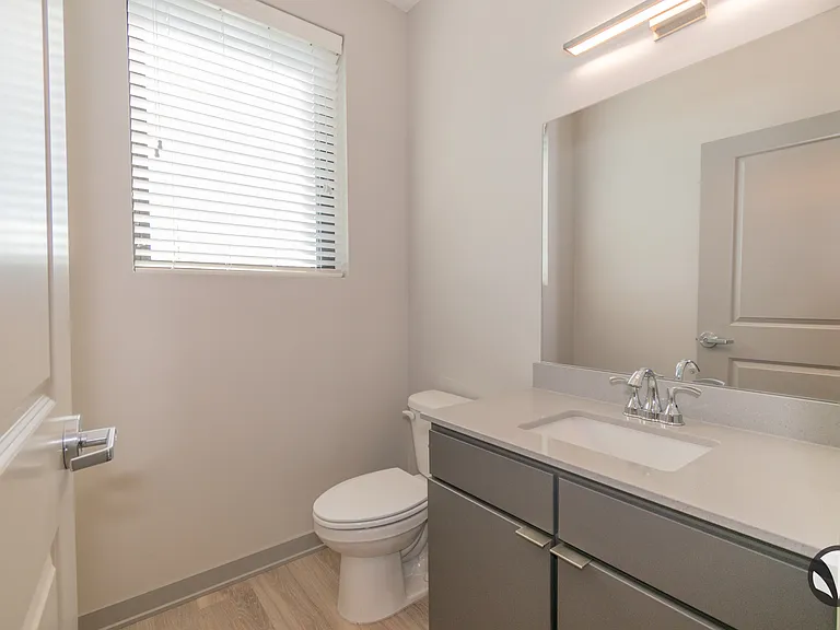 Chateau at Yankee Hill Apartments — Photo 21