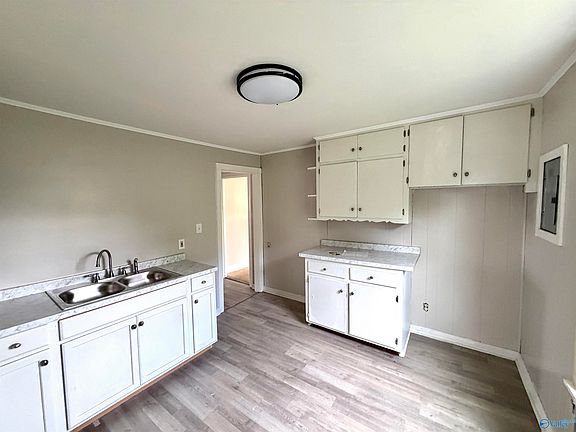 4th image of 820 Avenue F