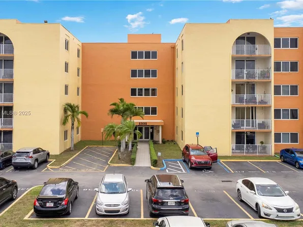 6990 NW 186th St APT 4-511, Hialeah, FL 33015