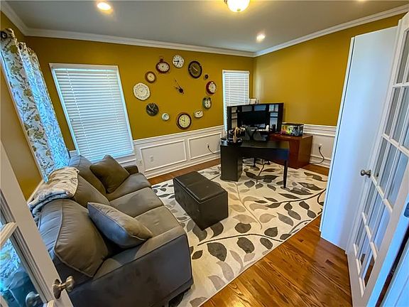 3rd image of 223 Strawberry Cir
