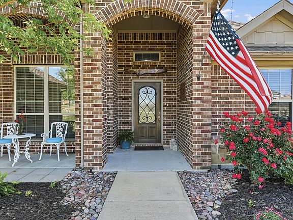 3rd image of 113 Heather Ln