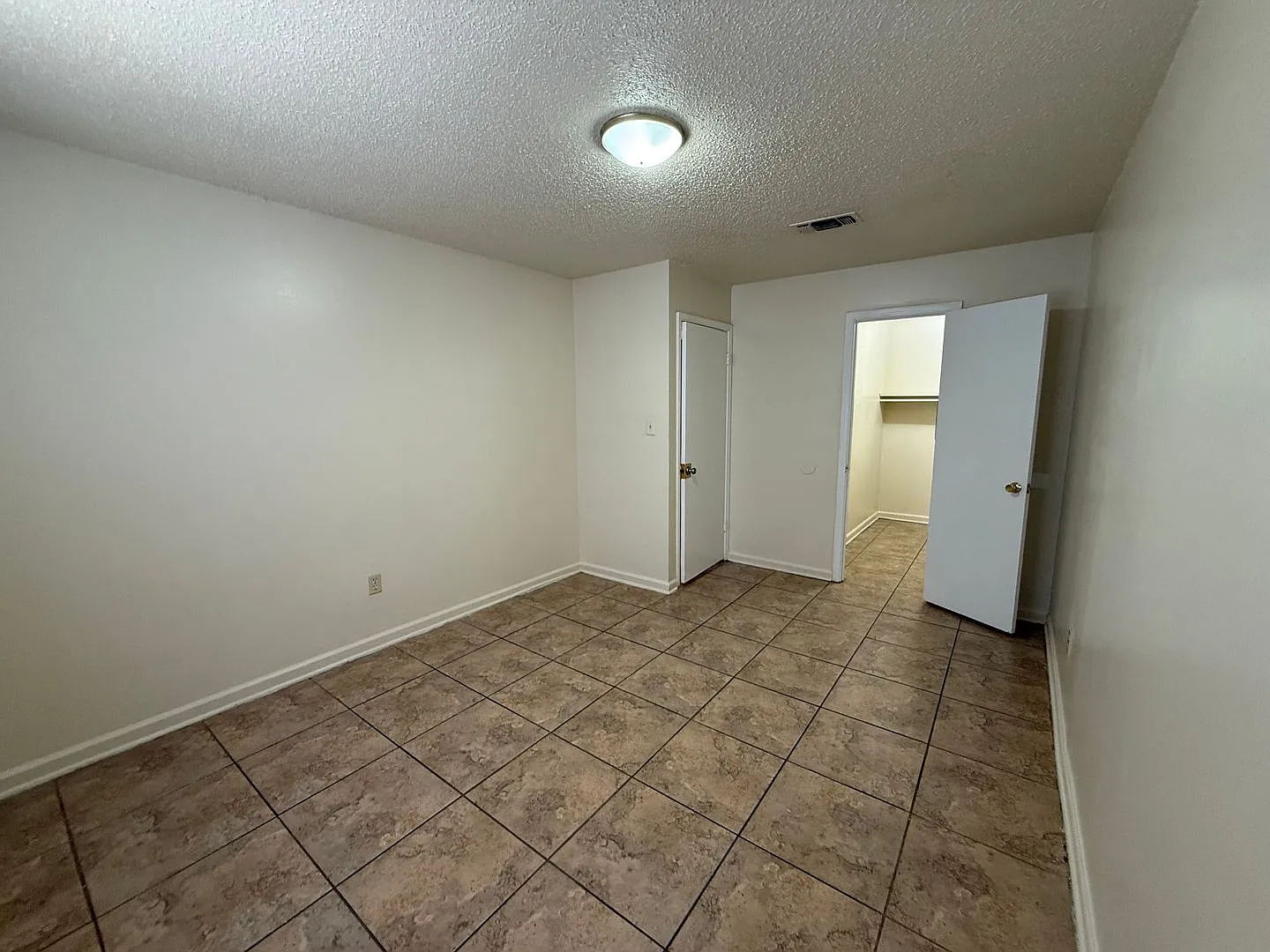 G1 8656 Gsri Ave. — Photo 2