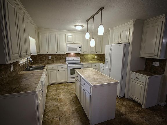 2nd image of 3466 Dawn Dr