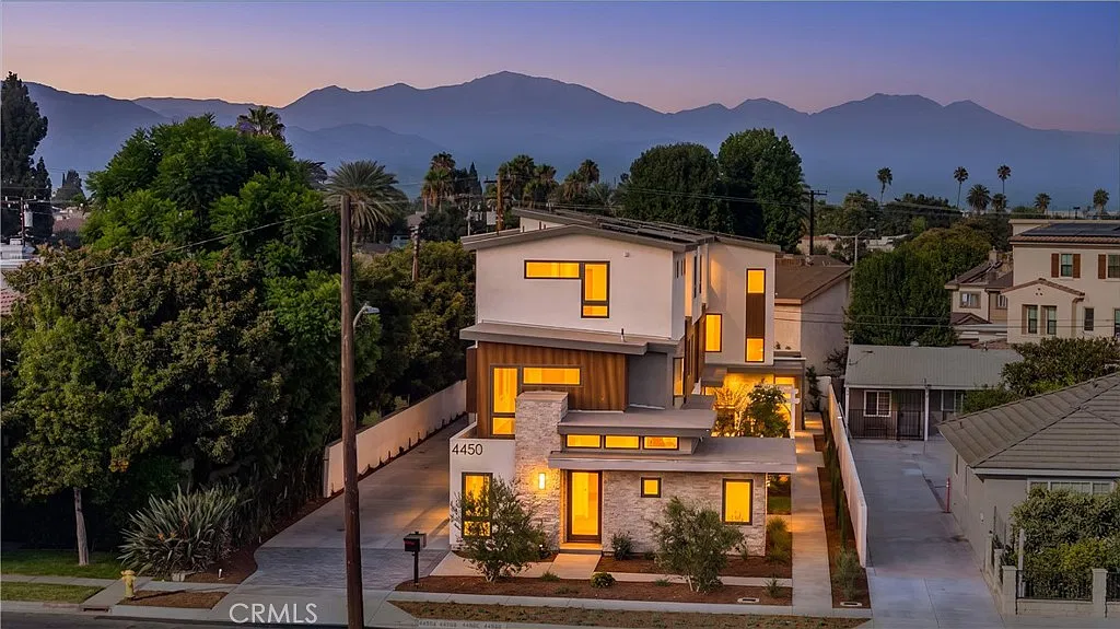 4450 Temple City Blvd — Photo 1