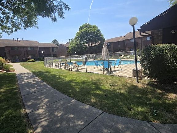 2nd image of 9096 N Park Plaza Ct