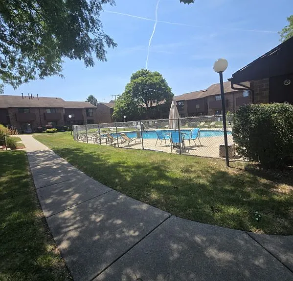 9096 N Park Plaza Ct — Photo 2