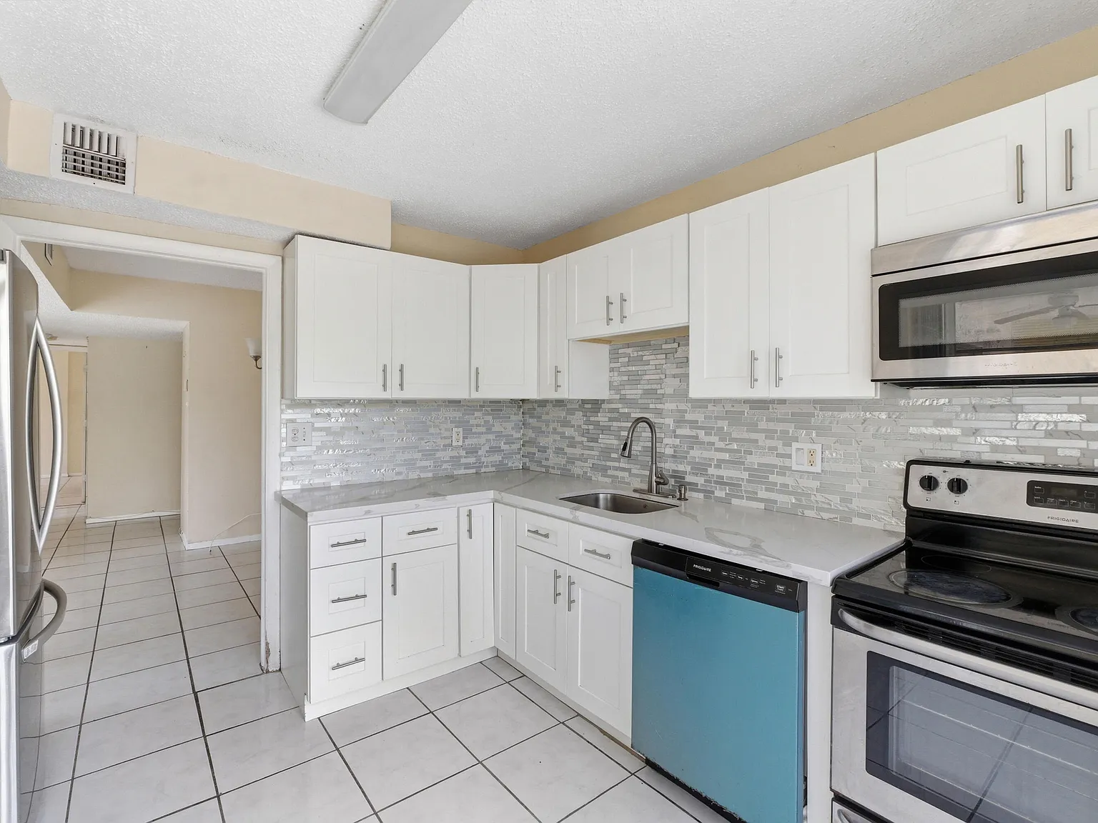 2 bed, 2.0 bath, 1016 sqft, $1,900 — Photo 1