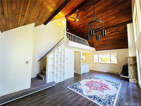 5th image of 391 E Lakeshore Dr W
