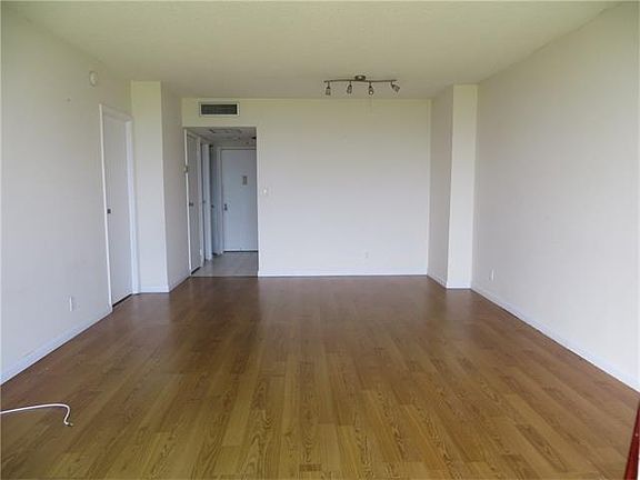3rd image of 20335 N Country Club Dr APT 1207