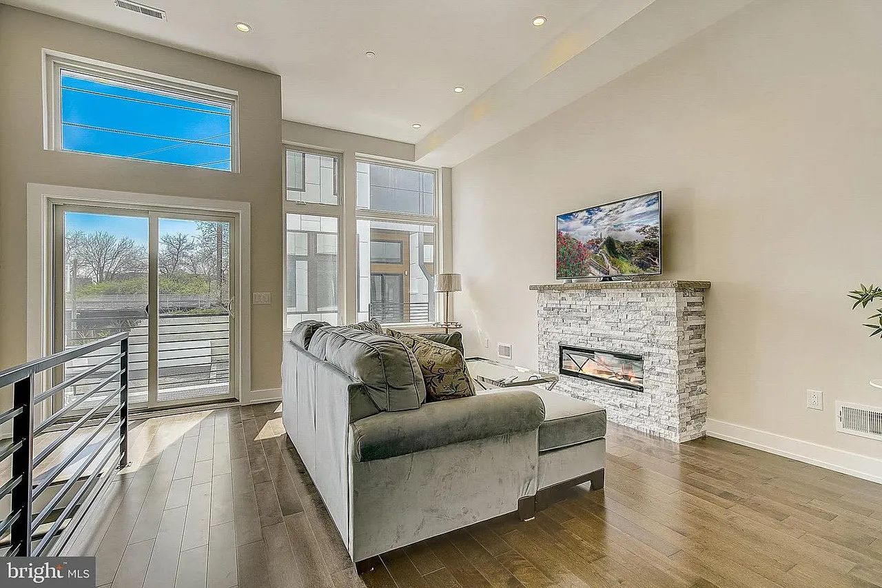 4 bed, 4.5 bath, 2144 sqft, $5,000 — Photo 3