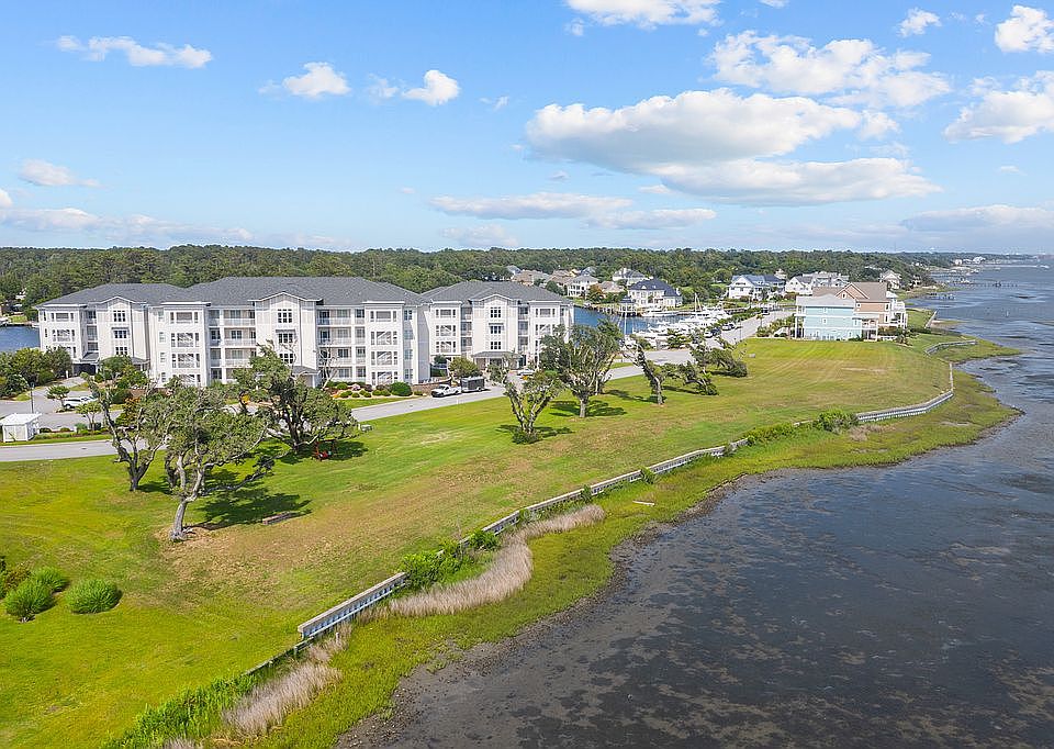 1st image of 143 Lands End Ct