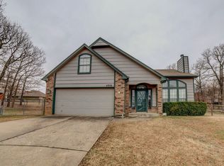 6908 Silver Oak Pl, Tulsa, OK 74107
