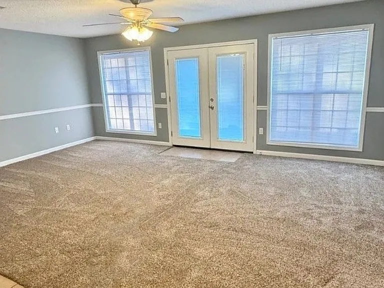 125 N Springview Dr — Photo 4