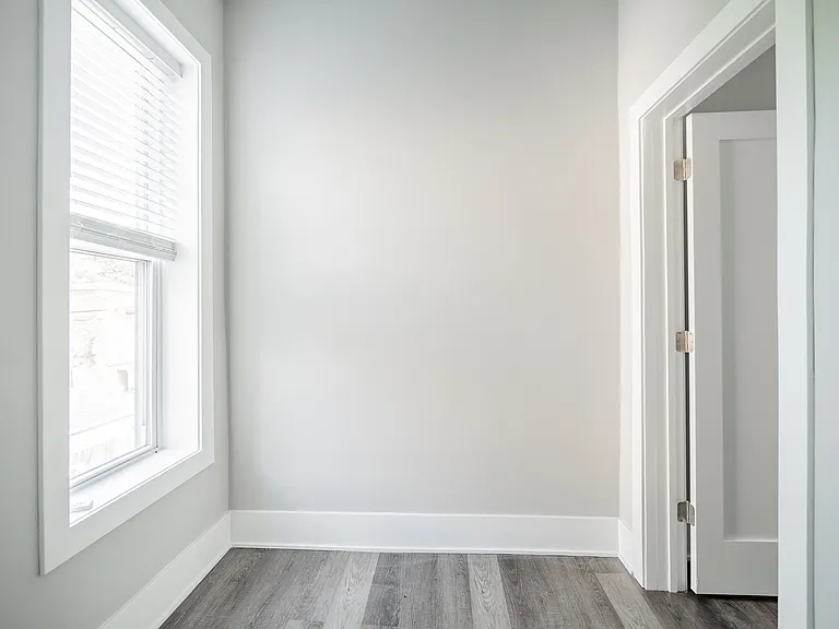 1472 W Erie Street — Photo 14