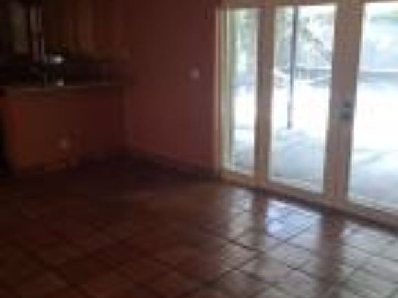 4th image of 109 NE 18th St