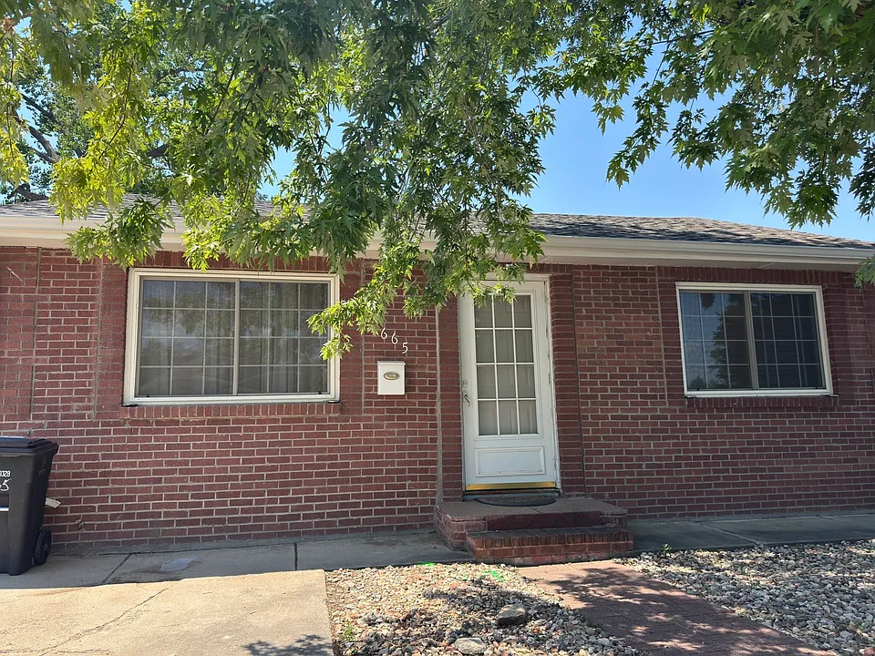1665 S Umatilla St