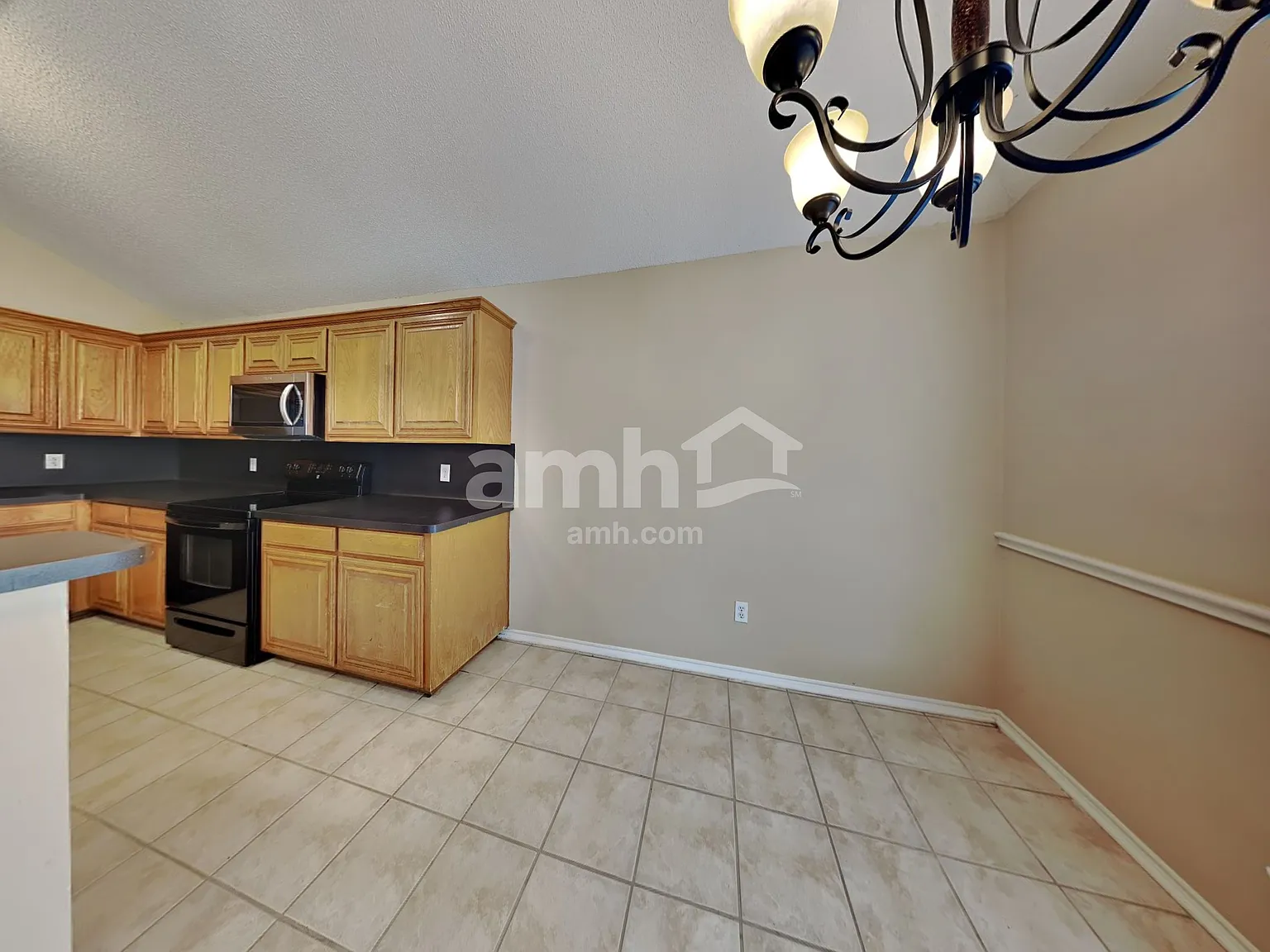 3 bed, 2.0 bath, 1570 sqft, $2,215 — Photo 4