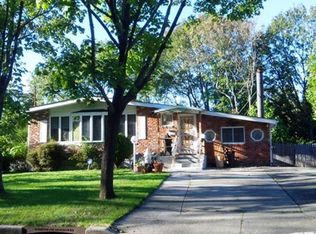 1 Lace Ln, Central Islip, NY