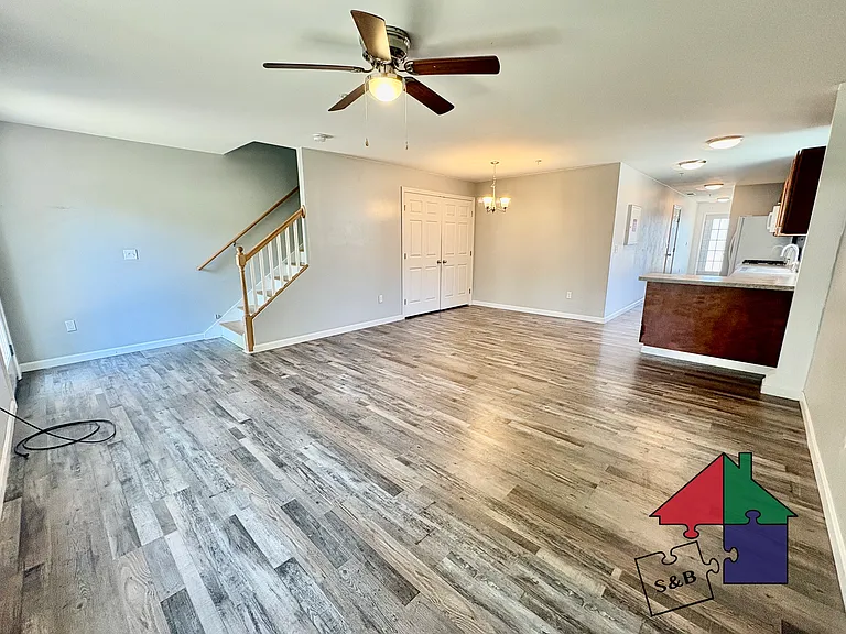 59 Cornelia Ct — Photo 8