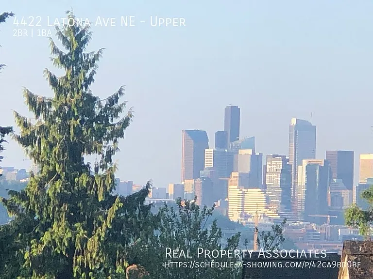 4422 Latona Ave NE #UPPER — Photo 16